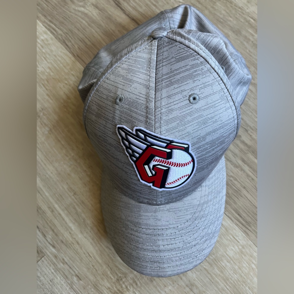 Cleveland Guardians grey New Era 7 5/8 fitted MLB cap sporty baseball fan gear